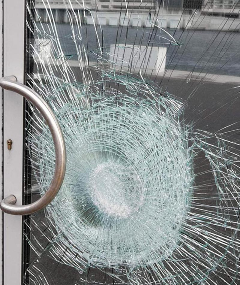 Safety glass breakages