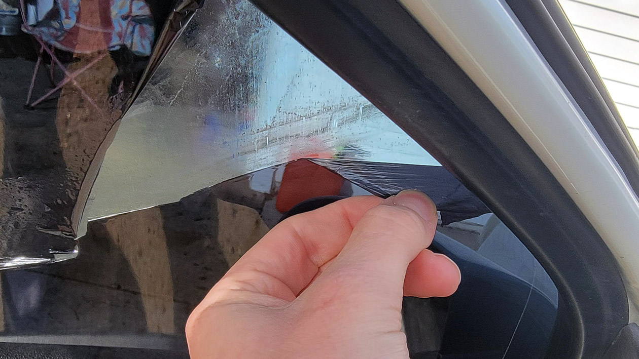 Remove-window-tint-glue